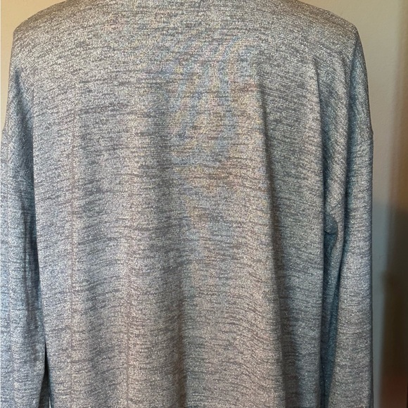 Nice metallic top-New without tag! - Picture 3 of 3